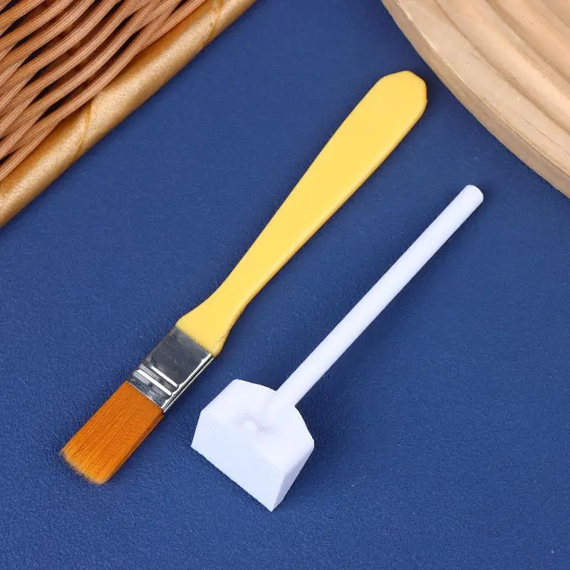 Ant Farm Sanitation Tools: Dustpan Kit with Small Sweeper for Hygienic Purposes. - Image 2
